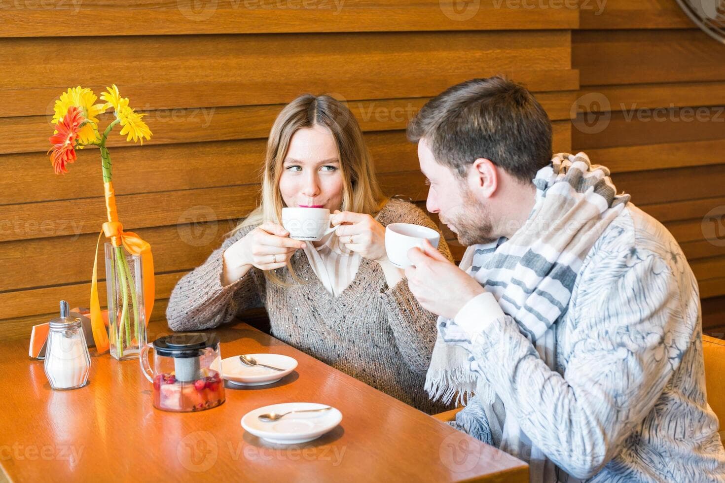 9 Điểm Khác Biệt Khi Yêu Ở Tuổi 18 Và 25